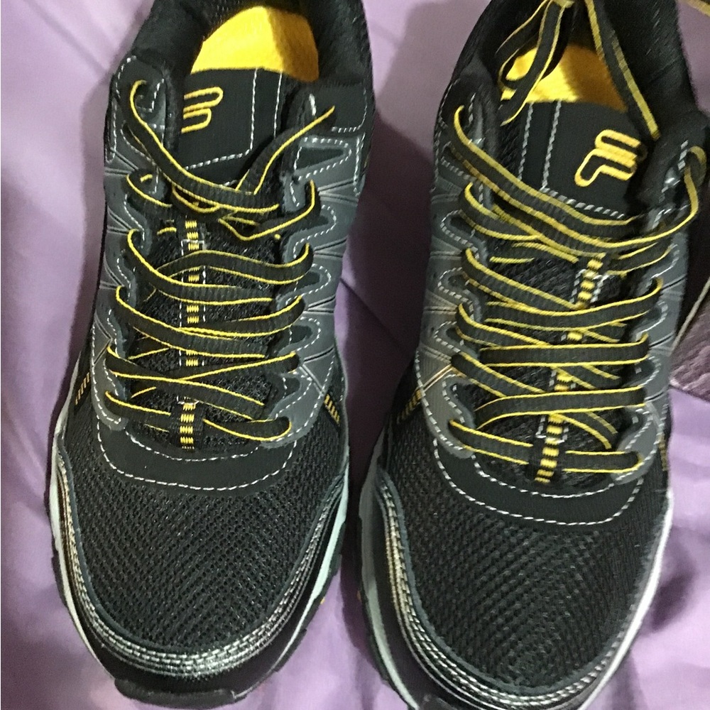 Fila outdoor At Tractile black usa 8.5 new in box